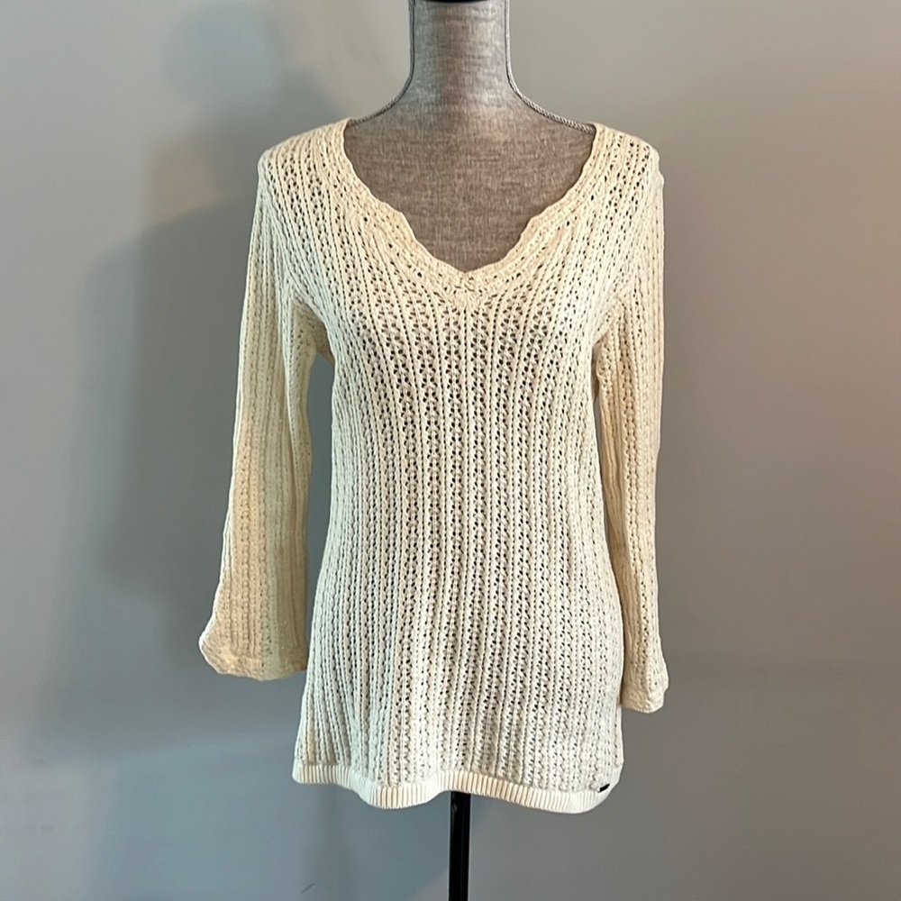 Izod cream crochet v neck king sleeve sweater size Large.  Good condition
